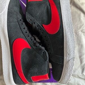 Nike Men's SB Zoom Blazer Mid sneakers